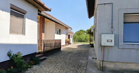 Feketić,Kuća